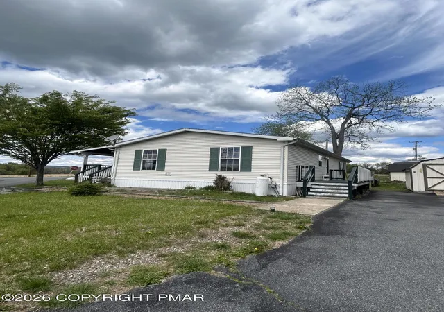 Homes for sale in Mount Bethel, PA | 6 Ahearn Dr, Mount Bethel, PA 18343 | MLS# PM-140931