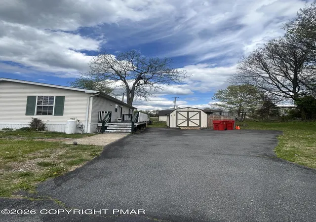 Homes for sale in Mount Bethel, PA | 6 Ahearn Dr, Mount Bethel, PA 18343 | MLS# PM-140931