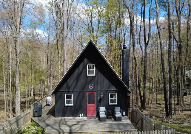 Homes for sale in Pocono Lake, PA | 163 Owassa Dr, Pocono Lake, PA 18347 | MLS# PM-140983