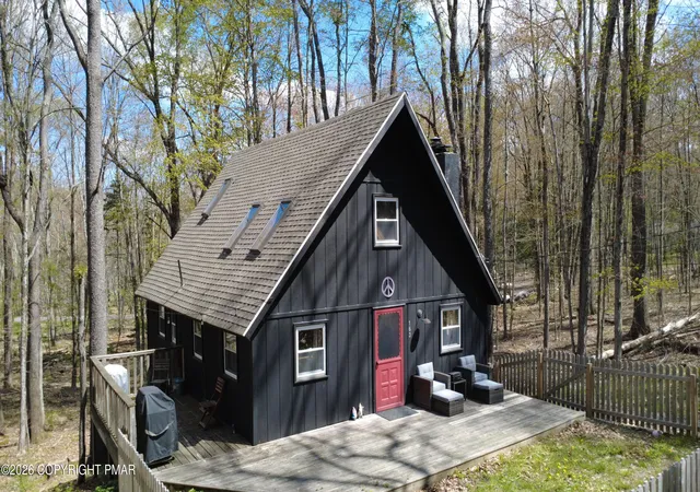 Homes for sale in Pocono Lake, PA | 163 Owassa Dr, Pocono Lake, PA 18347 | MLS# PM-140983