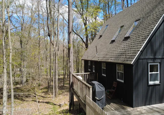 Homes for sale in Pocono Lake, PA | 163 Owassa Dr, Pocono Lake, PA 18347 | MLS# PM-140983