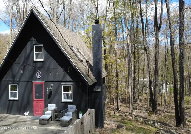 Homes for sale in Pocono Lake, PA | 163 Owassa Dr, Pocono Lake, PA 18347 | MLS# PM-140983