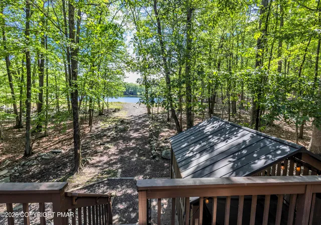 Homes for sale in East Stroudsburg, PA | 3282 Stonehenge Dr, East Stroudsburg, PA 18301 | MLS# PM-141156