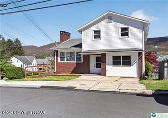 Homes for sale in Nesquehoning, PA | 2 E Center St, Nesquehoning, PA 18240 | MLS# PM-141054