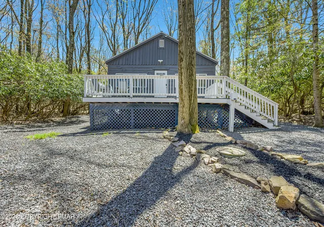 Homes for sale in Lake Harmony, PA | 29 Lakeview Dr, Lake Harmony, PA 18624 | MLS# PM-141089