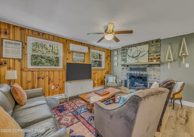 Photo 1 of Single family home for sale at 29 Lakeview Dr, Lake Harmony, PA 18624 | MLS# PM-141089 | Listing updated on 2026-09-14