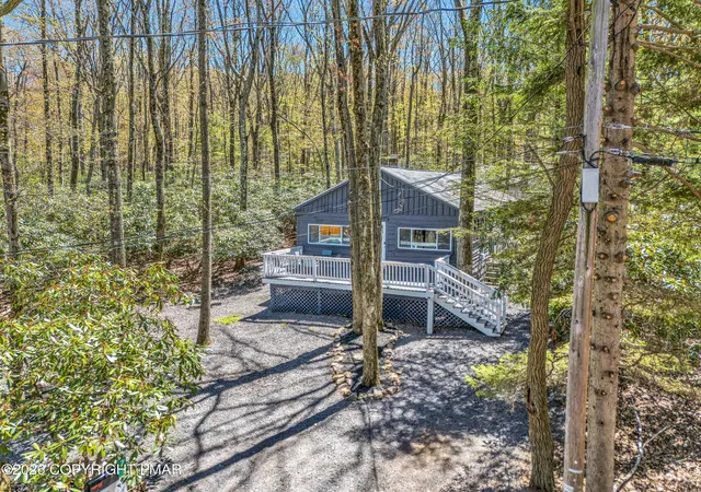 Homes for sale in Lake Harmony, PA | 29 Lakeview Dr, Lake Harmony, PA 18624 | MLS# PM-141089