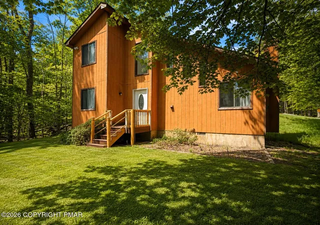 Homes for sale in Gouldsboro, PA | 1010 Ojibwa Trl, Gouldsboro, PA 18424 | MLS# PM-141917