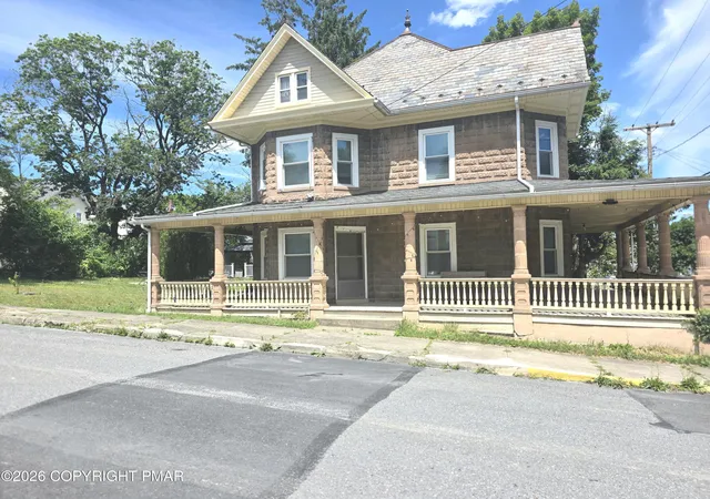 Homes for sale in Pen Argyl, PA | 729 George St #729, Pen Argyl, PA 18072 | MLS# PM-141153