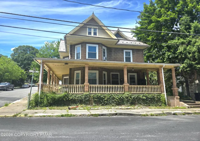 Homes for sale in Pen Argyl, PA | 729 George St #729, Pen Argyl, PA 18072 | MLS# PM-141153