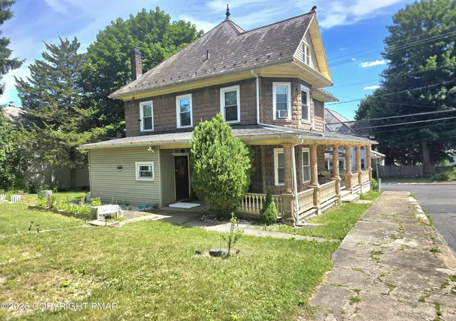 Homes for sale in Pen Argyl, PA | 729 George St #729, Pen Argyl, PA 18072 | MLS# PM-141153
