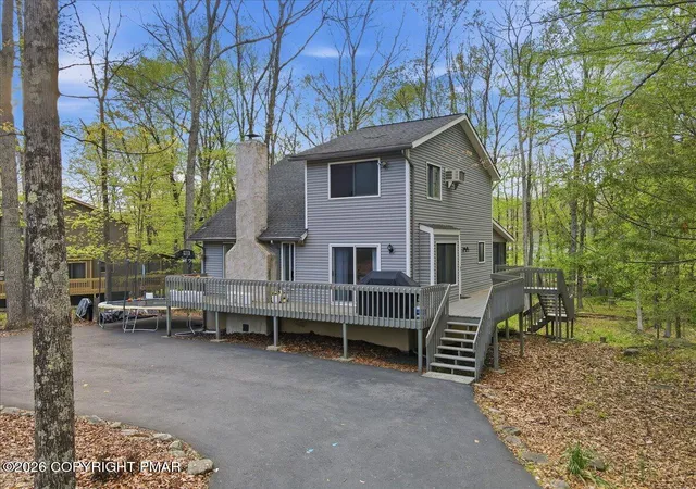 Photo 2 of Single family home for sale at 126 Dunchurch Dr, Bushkill, PA 18324 | MLS# PM-141174 | Listing updated on 2026-09-11