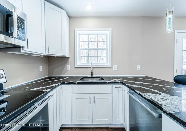 Homes for sale in Tobyhanna, PA | 4580 Briarcliff Ter, Tobyhanna, PA 18466 | MLS# PM-141173