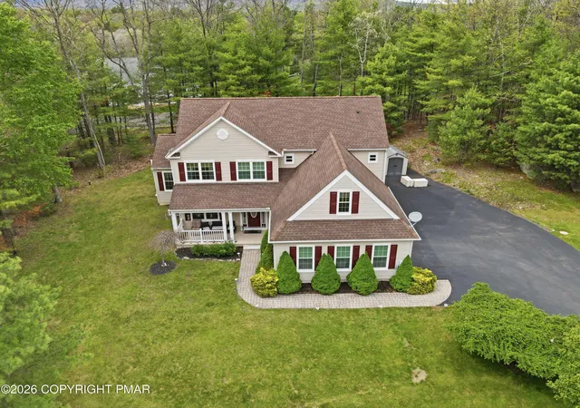 Homes for sale in Stroudsburg, PA | 1323 Crossing Ln, Stroudsburg, PA 18360 | MLS# PM-142719