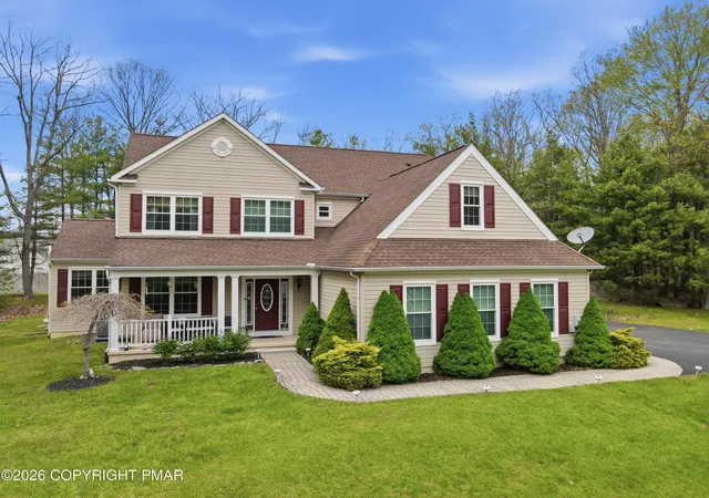 Homes for sale in Stroudsburg, PA | 1323 Crossing Ln, Stroudsburg, PA 18360 | MLS# PM-142719