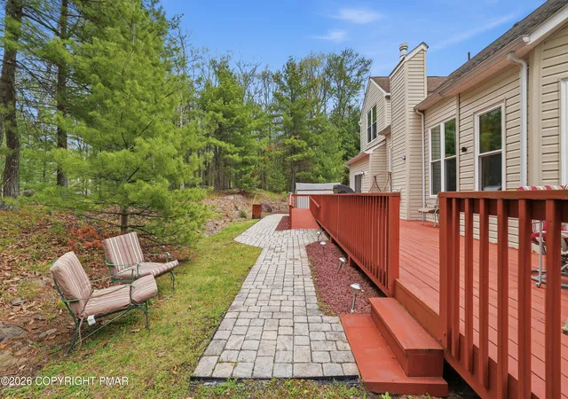 Homes for sale in Stroudsburg, PA | 1323 Crossing Ln, Stroudsburg, PA 18360 | MLS# PM-142719