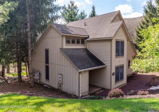 Homes for sale in Tannersville, PA | 412 Hickory Dr, Tannersville, PA 18372 | MLS# PM-141195