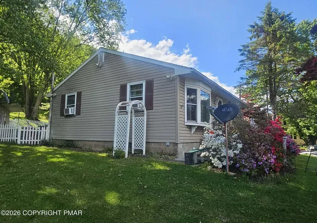 Homes for sale in Mount Bethel, PA | 438 Slateford Rd, Mount Bethel, PA 18343 | MLS# PM-141392