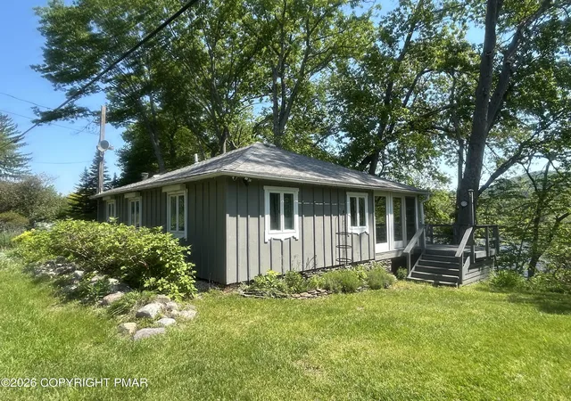 Homes for sale in Mount Bethel, PA | 4379 River Rd, Mount Bethel, PA 18343 | MLS# PM-141667