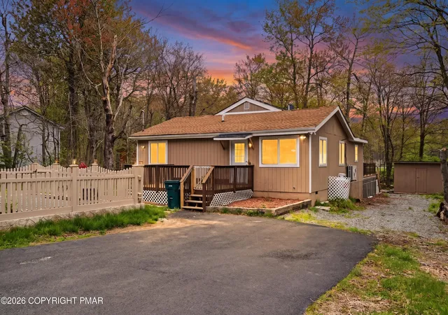 Homes for sale in Tobyhanna, PA | 9851 Deerwood Dr, Tobyhanna, PA 18466 | MLS# PM-141443