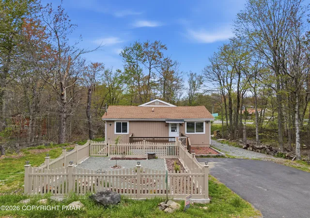 Homes for sale in Tobyhanna, PA | 9851 Deerwood Dr, Tobyhanna, PA 18466 | MLS# PM-141443