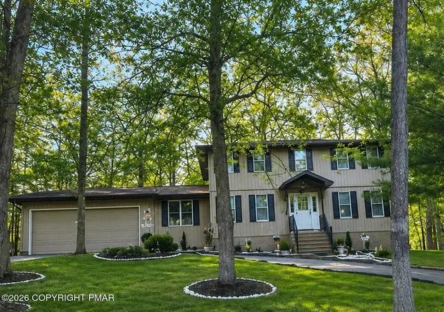 Homes for sale in Tamiment, PA | 108 Hobbit Dr, Tamiment, PA 18371 | MLS# PM-141460