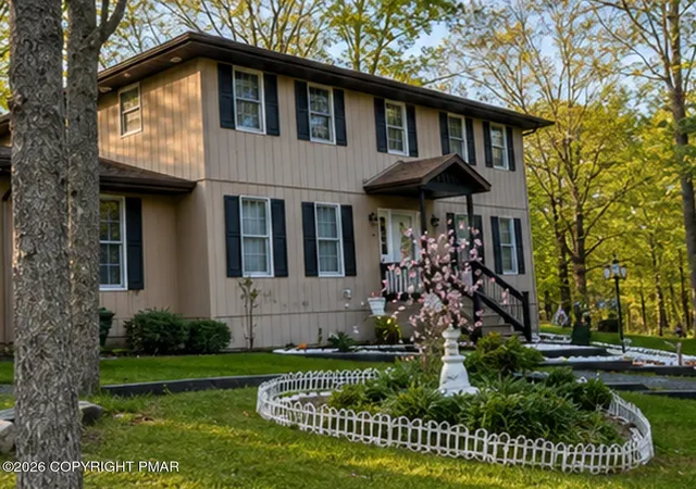 Homes for sale in Tamiment, PA | 108 Hobbit Dr, Tamiment, PA 18371 | MLS# PM-141460