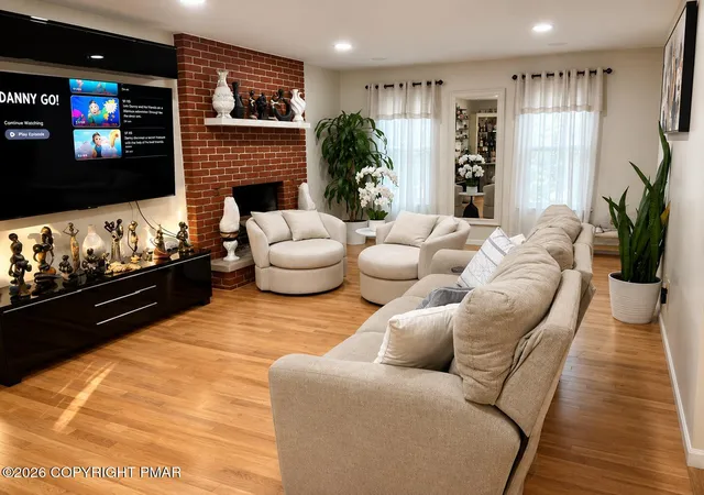 Homes for sale in Tamiment, PA | 108 Hobbit Dr, Tamiment, PA 18371 | MLS# PM-141460
