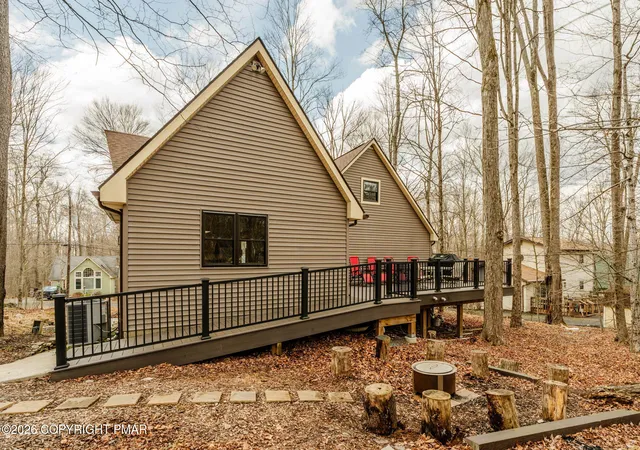 Homes for sale in Pocono Lake, PA | 127 Oswayo Dr, Pocono Lake, PA 18347 | MLS# PM-141468