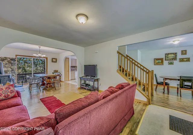 Photo 4 of Single family home for sale at 164 Bellingham Dr, Bushkill, PA 18324 | MLS# PM-141492 | Listing updated on 2026-05-22