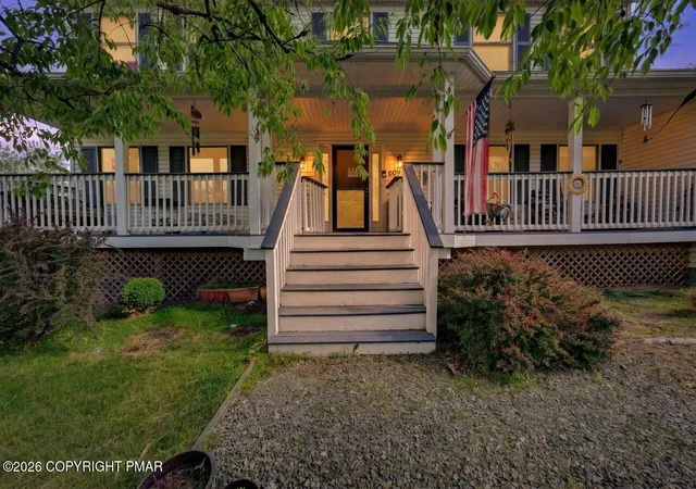 Homes for sale in Saylorsburg, PA | 609 Golden Eagle Dr, Saylorsburg, PA 18353 | MLS# PM-141584