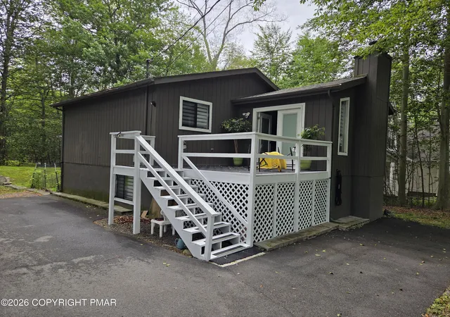 Homes for sale in Tobyhanna, PA | 3332 Oberon Rd, Tobyhanna, PA 18466 | MLS# PM-141706