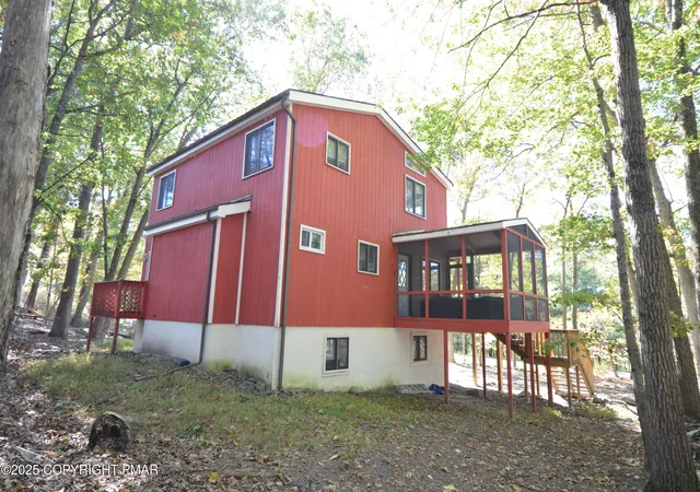 Homes for sale in Bushkill, PA | 128 Ashley Ct, Bushkill, PA 18324 | MLS# PM-141547