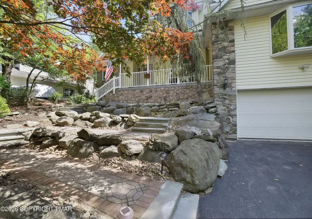 Photo 4 of Single family home for sale at 2622 Majestic Ct, East Stroudsburg, PA 18302 | MLS# PM-141550 | Listing updated on 2026-06-27