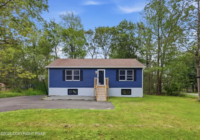 Homes for sale in Tobyhanna, PA | 1073 Seven Nations Dr, Tobyhanna, PA 18466 | MLS# PM-142732
