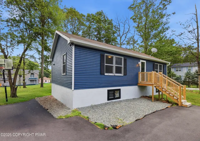 Homes for sale in Tobyhanna, PA | 1073 Seven Nations Dr, Tobyhanna, PA 18466 | MLS# PM-142732