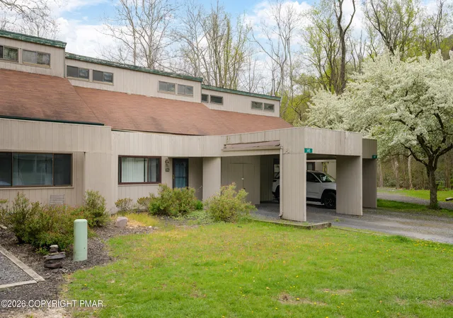 Homes for sale in Tannersville, PA | 145 Ridge Dr, Tannersville, PA 18372 | MLS# PM-141635
