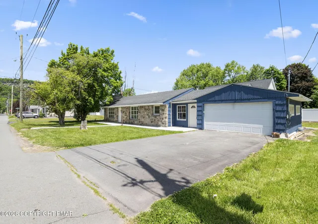 Photo 4 of Single family home for sale at 95 10th Street, Matamoras, PA 18336 | MLS# PM-141661 | Listing updated on 2026-07-23