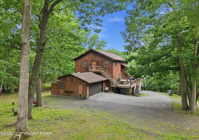 Homes for sale in East Stroudsburg, PA | 548 Lakeside Dr, East Stroudsburg, PA 18301 | MLS# PM-142611