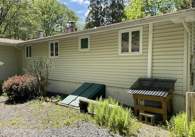 Homes for sale in Pocono Lake, PA | 104 Tepee Dr, Pocono Lake, PA 18347 | MLS# PM-141693