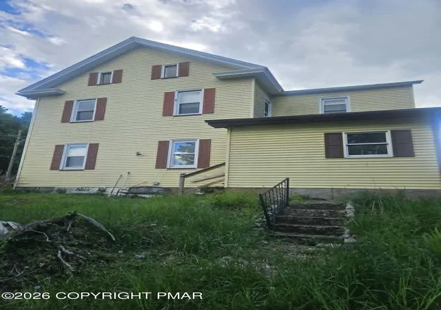 Homes for sale in Portland, PA | 200 Division St, Portland, PA 18351 | MLS# PM-141921