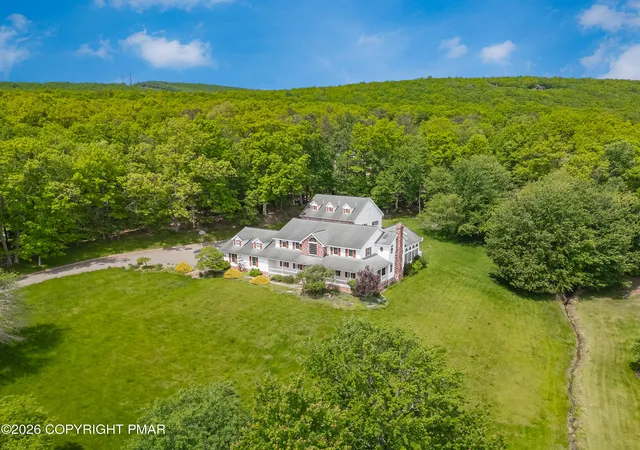 Photo 4 of Single family home for sale at 324 W 10th Street, Jim Thorpe, PA 18229 | MLS# PM-141745 | Listing updated on 2026-07-21