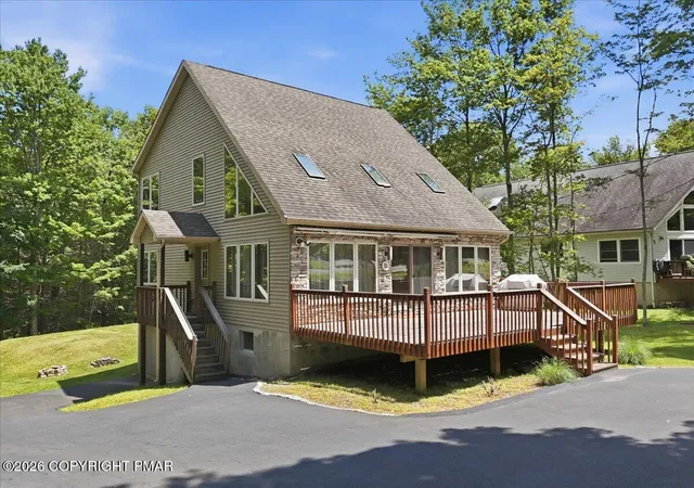 Homes for sale in Greentown, PA | 123 Wallenpaupack Dr, Greentown, PA 18426 | MLS# PM-141780