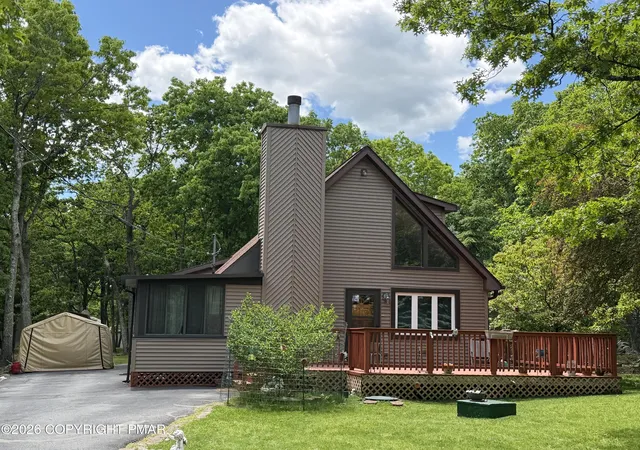 Homes for sale in Bushkill, PA | 197 Hummingbird Trl, Bushkill, PA 18324 | MLS# PM-141850
