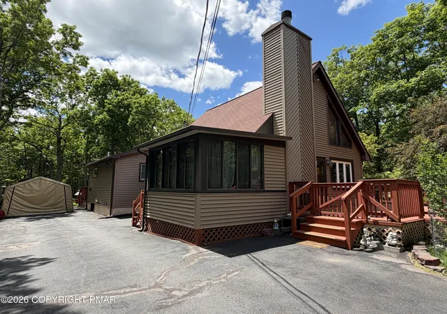 Homes for sale in Bushkill, PA | 197 Hummingbird Trl, Bushkill, PA 18324 | MLS# PM-141850
