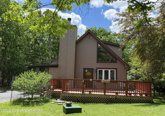 Homes for sale in Bushkill, PA | 197 Hummingbird Trl, Bushkill, PA 18324 | MLS# PM-141850