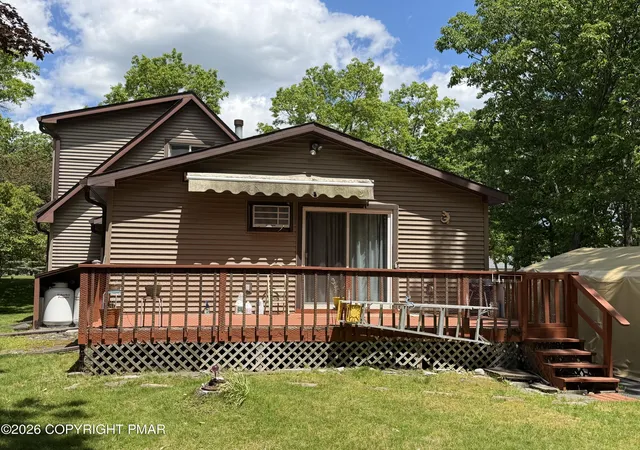 Homes for sale in Bushkill, PA | 197 Hummingbird Trl, Bushkill, PA 18324 | MLS# PM-141850