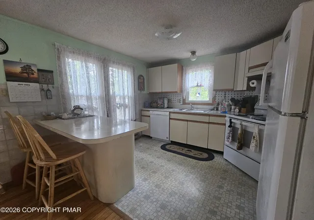 Homes for sale in Pocono Lake, PA | 7193 Winnebago Dr, Pocono Lake, PA 18347 | MLS# PM-141813