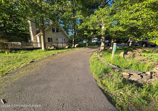Homes for sale in Tobyhanna, PA | 838 Country Pl Dr, Tobyhanna, PA 18466 | MLS# PM-141797