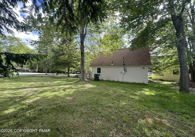 Homes for sale in Tobyhanna, PA | 838 Country Pl Dr, Tobyhanna, PA 18466 | MLS# PM-141797